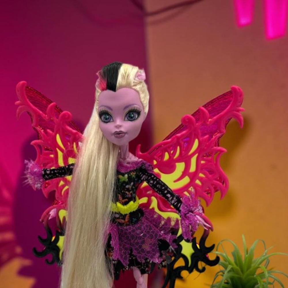 Monster High BONITA FEMUR Freaky Fusion Hybrid of Skelton & Moth Discontinued - Picture 5 of 15